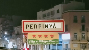 Tornen alguns panells en català a les entrades de Perpinyà.