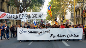 Més de 1000 persones commemoren el Tractat dels Pirineus a la manifestació de la Diada de Catalunya Nord