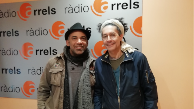 Davy Kilembé i Samir Mouhobi als estudis de Ràdio Arrels